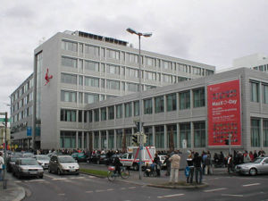Hauptgeschäftsstelle der KSK Heilbronn, Blick auf die Straßenfront zur Wollhausstraße