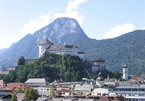 Festung Kufstein, im Hintergrund der Pendling