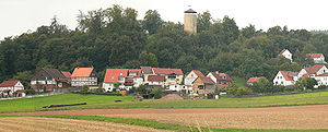 Oberurff-Schiffelborn mit Turm der Burg Löwenstein