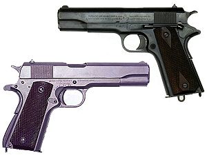 Abbildung zeigt die Modell M1911 (oben) und M1911A1 (unten)