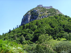 Der Berg Montségur mit der Ruine der gleichnamigen Katharerburg