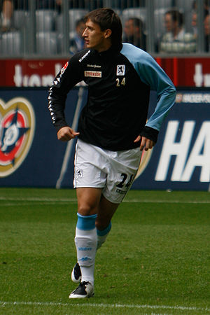 Mustafa Kučuković beim Aufwärmen in der Halbzeitpause des Spielts 1860 - Koblenz am 30. September 2007