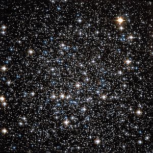 NGC 288 Hubble WikiSky.jpg