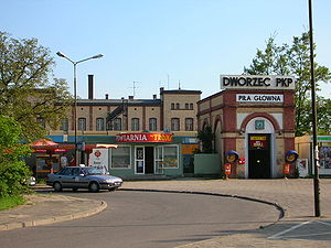Das Bahnhofsgebäude Piła Główna (Hauptbahnhof)
