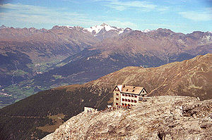 Payerhütte, im Hintergrund die Weißkugel in den Ötztaler Alpen