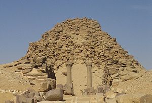 Ostseite der Sahure-Pyramide