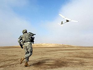 Eine Raven wird von einem US-Soldaten im Irak gestartet