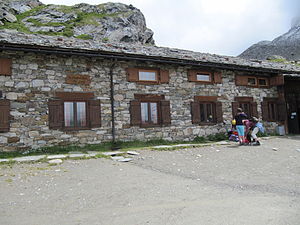 Die Schutzhütte Rifugio Chalet de l’Epée im Juli 2011