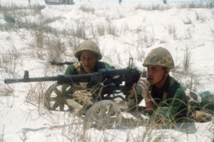 Ägyptische Marinesoldaten an einem SG-43 bei der Multinationalen Übung Bright Star '85