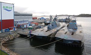 Vier Boote der Skjold-Klasse an der Pier der Umoe Mandal Werft, Norwegen