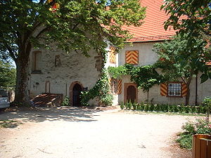 Schloss Staufenberg, Burghof