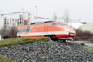 Der Triebkopf des TGV001 ausgestellt an der Ausfahrt Bischheim der Autoroute A4