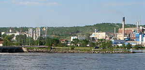 Zellulosefabrik am Ottawa River in Temiscaming