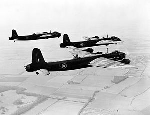 Drei Stirlingbomber kurz nach dem Start