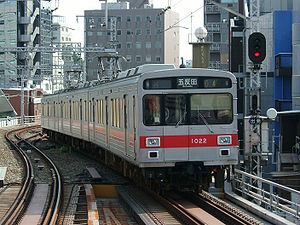 Zug der Ikegami-Linie
