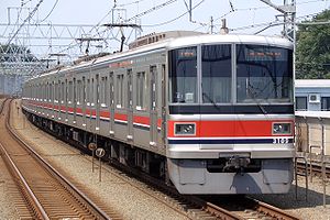 Zug der Meguro-Linie