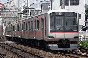 Zug der Tōyoko-Linie