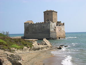 Torre Astura am Tyrrhenischen Meer bei Nettuno