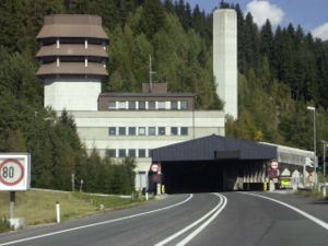 Südportal der Oströhre des Bosrucktunnels in der Steiermark