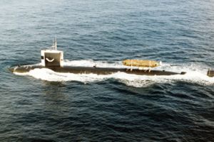 USS Pintado (SSN-672) mit einem DSRV
