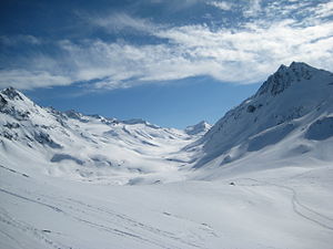 Das Val Maighels mit dem Quellgebiet des Flusses im Winter