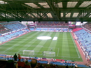 Der Villa Park vor einem Heimspiel von Aston Villa