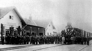 Eröffnungszug im Bahnhof Willendorf (19. Juni 1909)