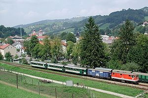 Zug mit Diesellok der Reihe 2095 in Waidhofen Lokalbahnhof