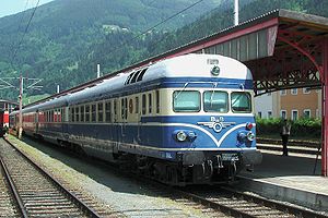 Der „Blaue Blitz“ als Sonderzug im Bahnhof Selzthal