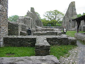 Mauerreste (i.d.80ern rekonstruiert)