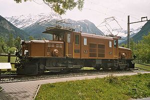Ge 6/6 I 407 ist seit 1994 als Denkmal vor dem Bahnhof Bergün abgestellt