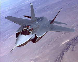 X-35A beim Testflug über der Edwards AFB