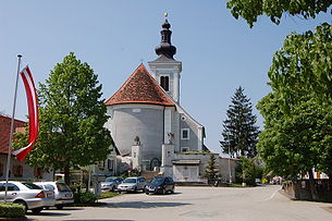 Hauptplatz von Seggauberg mit der Wallfahrtskirche Frauenberg bei Leibnitz