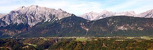 Gnadenwald mit dem Karwendel im Hintergrund
