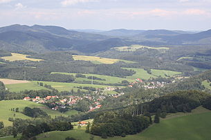 Südwestansicht der niederösterreichischen Gemeinde Kaumberg (von der Araburg)