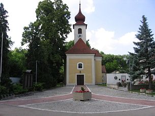 Die Kirche im Ortszentrum