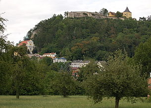 Pitten: Burg und Bergkirche