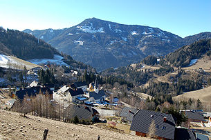 Schönberg, im Hintergrund der Pleschaitz 1.797 m ü. A.