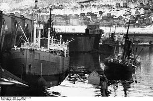 Bundesarchiv Bild 101II-MW-5618-16, Narvik, Hafen, gesunkene Schiffe.jpg