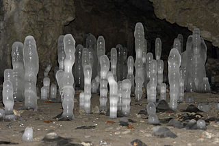 Oswaldhöhle mit Eistropfsteinen