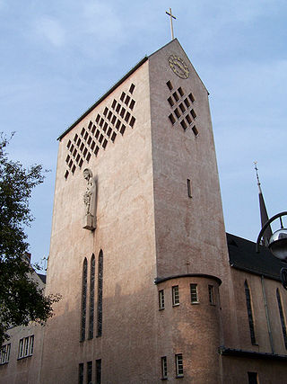 Kirchturm der neuen Josefskirche