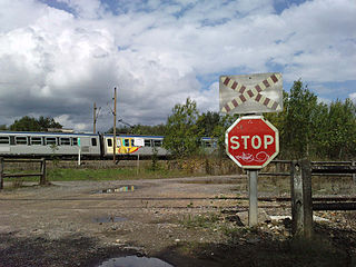 Vorn die inzwischen eingleisige Strecke, hinten die Bahnstreckenach Thionville unmittelbar nach dem Abzweig bei Pont-Maugis