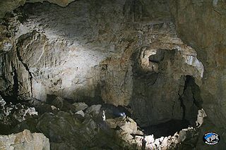 Die große zentrale Halle in der Vetterhöhle (Walhalla)