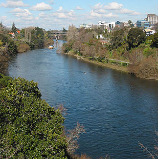Der Waikato River in Hamilton