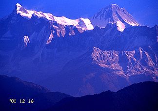 Annapurna II (rechts) und Annapurna IV (links) von Süden