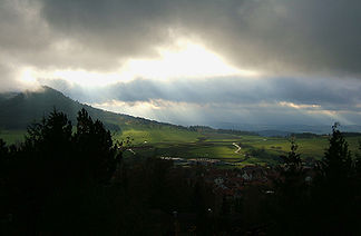 Blick über Deilingen zum Oberhohenberg
