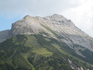 Blick von der Plumsjochhütte auf den Gipfel