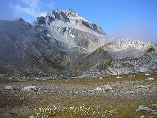 Alperschällihorn von einer kleinen Ebene auf 2500 Metern im Nordosten