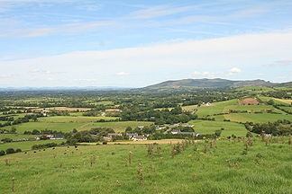 Ardpatrick mit einem Ausläufer der Ballyhoura Mountains im Hintergrund