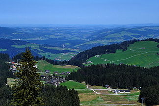 Blick vom Hochälpelekopf auf Bödele und Bregenzerwald